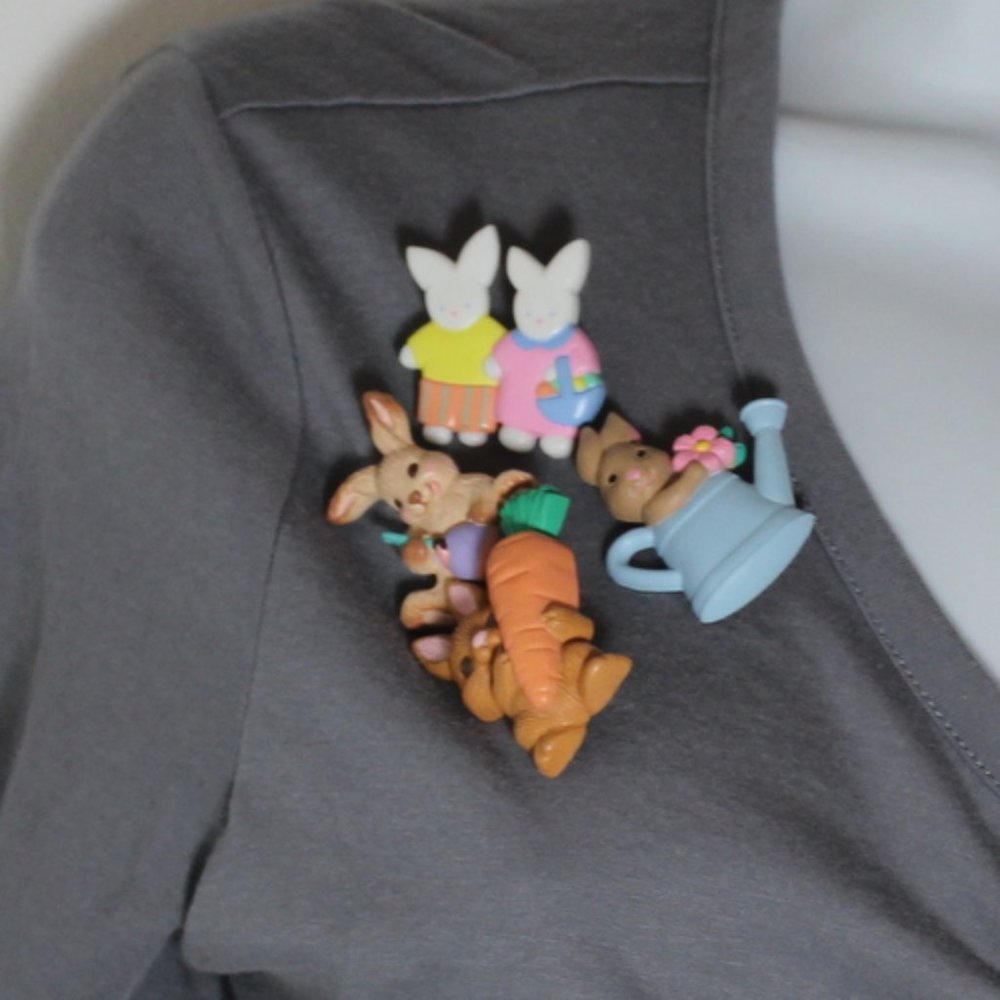Four Hallmark Lot Easter Rabbit Brooches - Picture 2 of 6